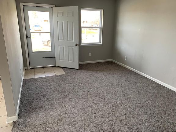 3rd image of 924 Ward Dr