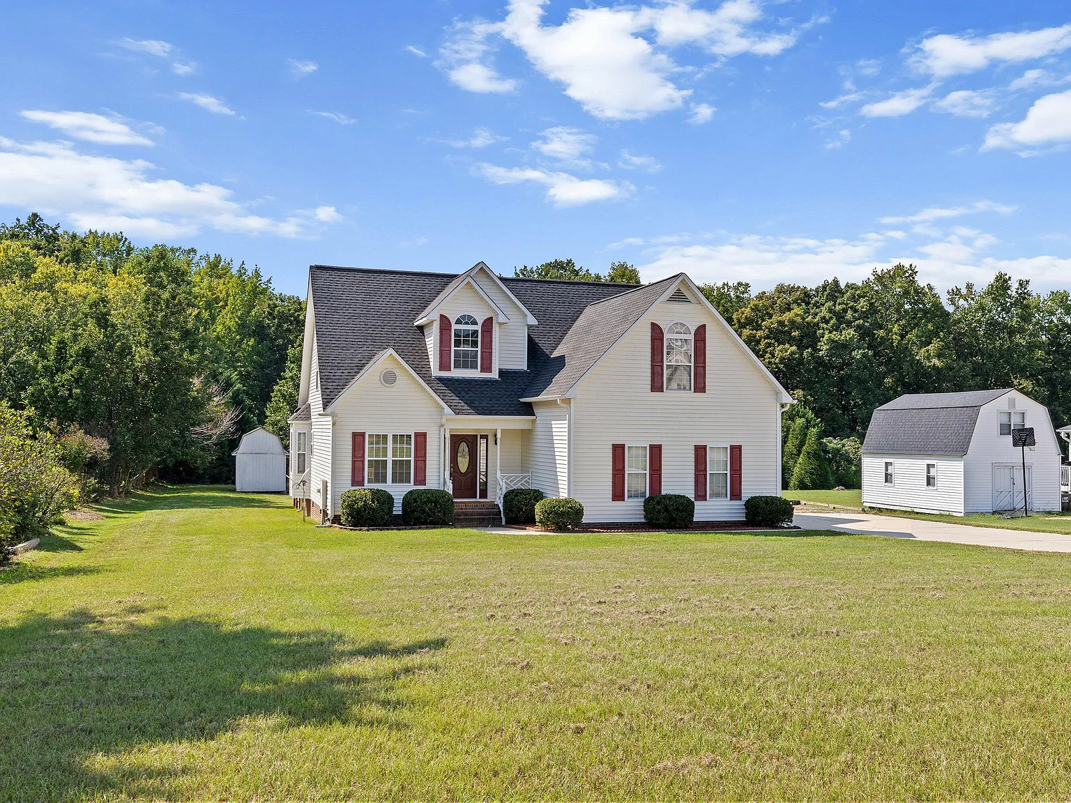 3 bed, 2.5 bath, 1915 sqft, $2,200 — Photo 4