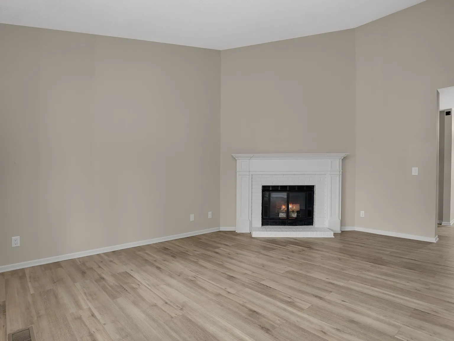 2 bed, 1080 sqft, $1,900 — Photo 3