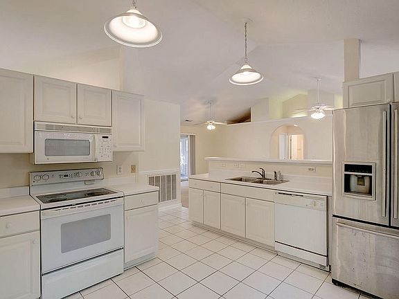 Large kitchen with laundry 