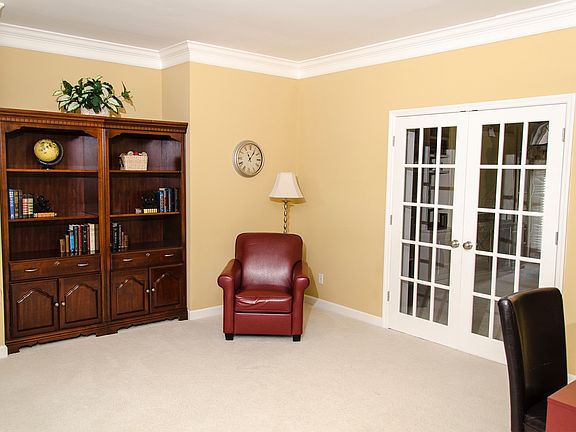 Formal LR w/French Doors