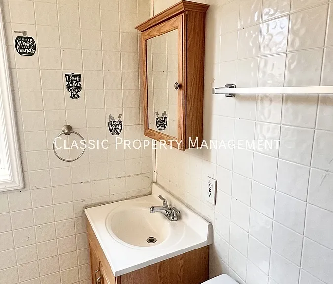 1832 W 3rd St — Photo 3