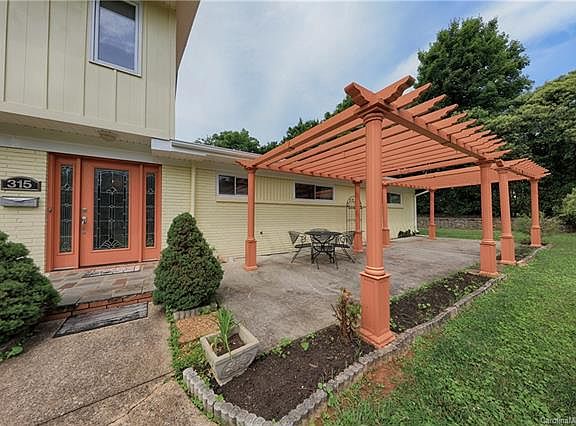 3rd image of 315 Summit Ave