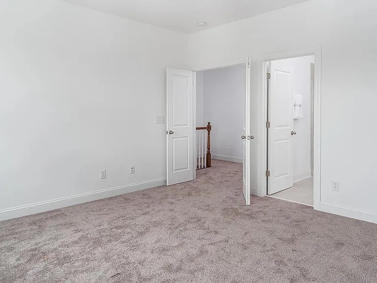 823 Napier Dr — Photo 2