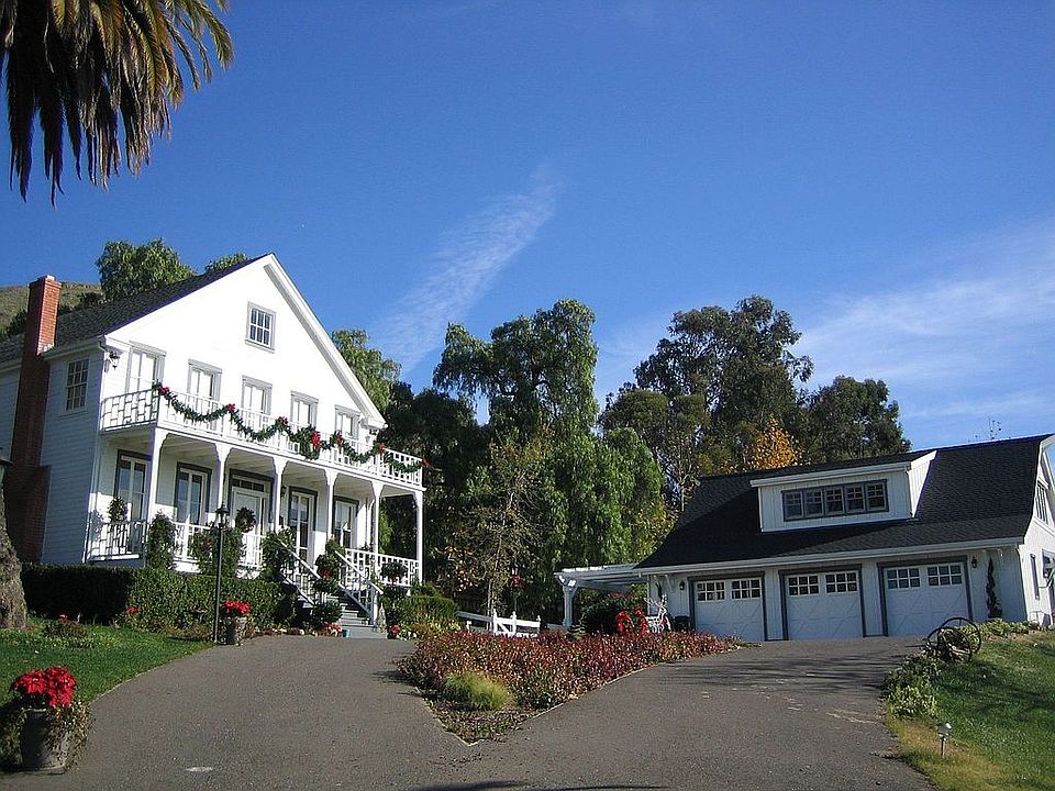 Main House & 2nd Living Unit/6-Car Garage