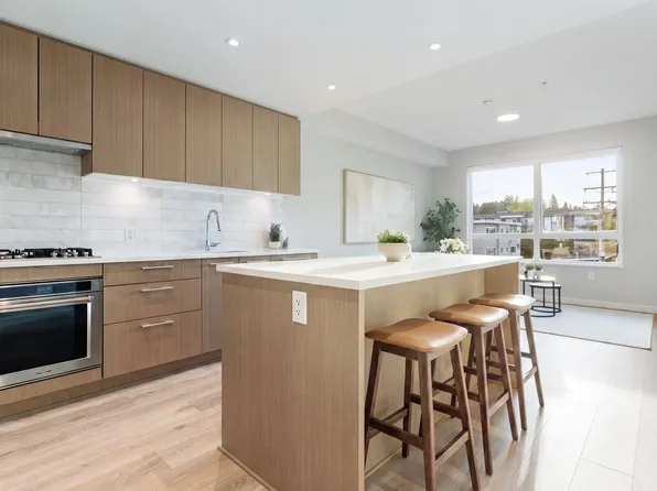110 E 17th St #312, North Vancouver, BC V7M 1V4