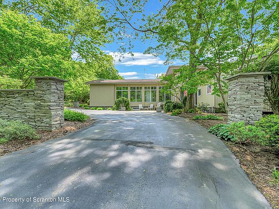2nd image of 713 Glenburn Rd