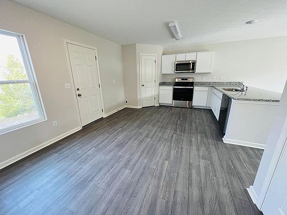 5th image of 3519 Park Crest Ln