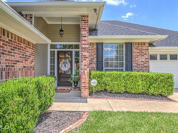 4th image of 2204 Washburn Way