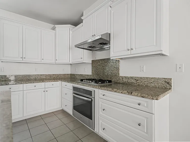 217 Wicker — Photo 9