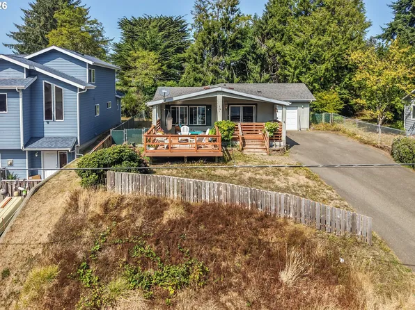 743 Caroline St NE, Bandon, OR 97411
