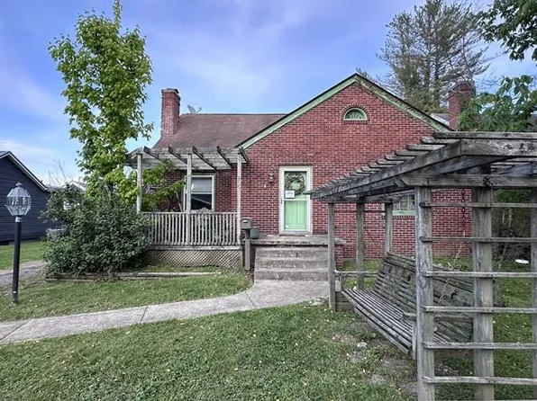 15 Westlawn Ave, Jackson, OH 45640