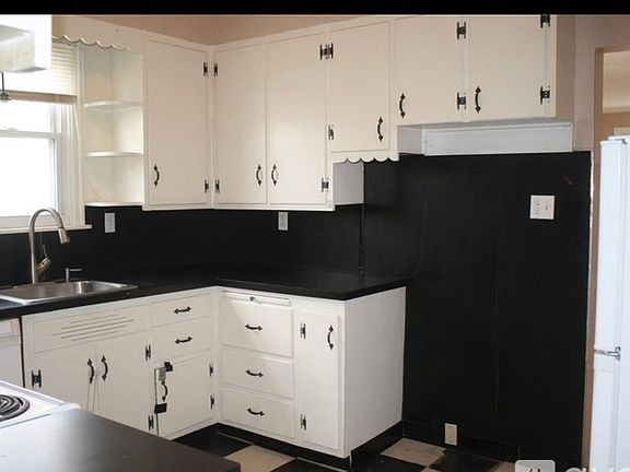 3rd image of 1041 N Webster Ave Floor 2