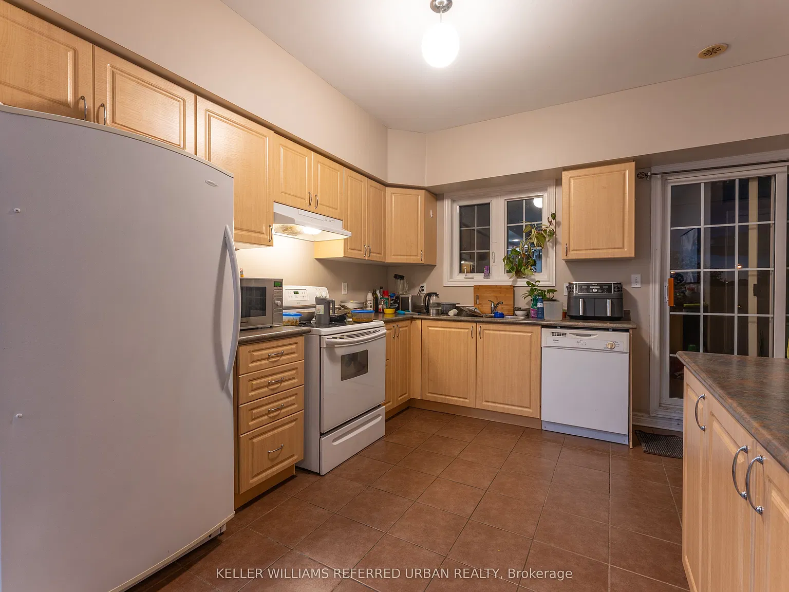 3 bed, $3,000 — Photo 3