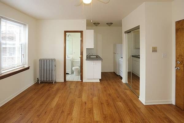 1st image of 4241 N Kenmore Ave Unit 105