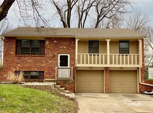 2708 NW Castle Dr, Blue Springs, MO 64015