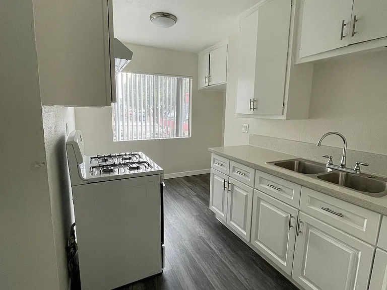 3711 Pueblo Ave #3 — Photo 3