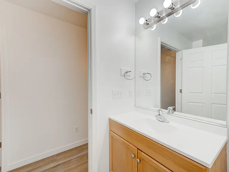 1094 Longbow Ln #D — Photo 16