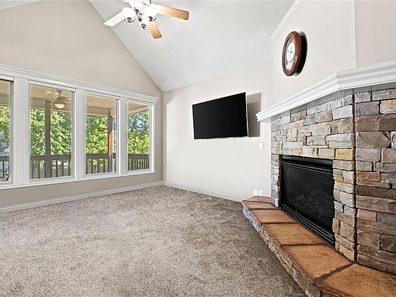 4th image of 1715 NW Hedgewood Dr