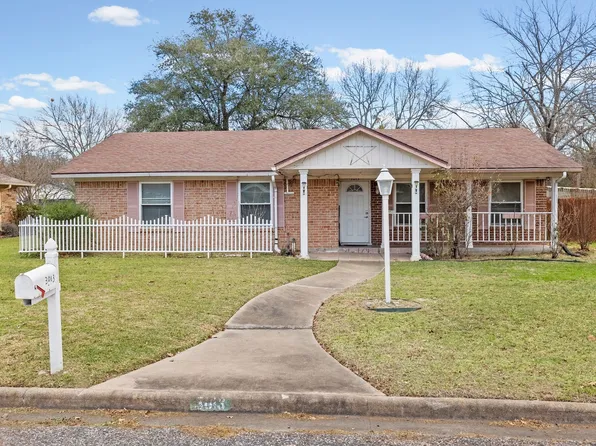 3013 Arapaho Rd, Commerce, TX 75428