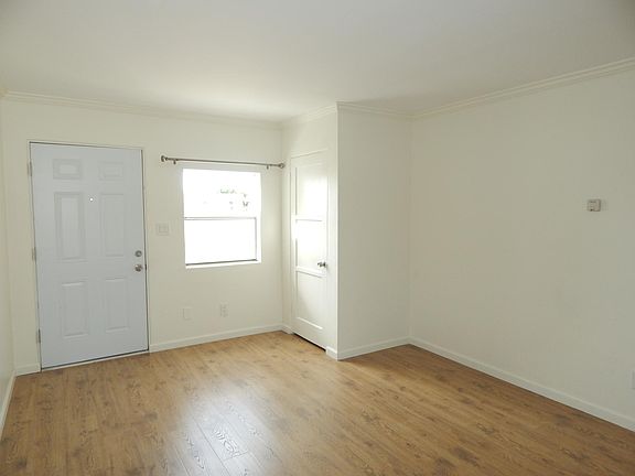 5th image of 5042 1/2 Saratoga Ave #1/2
