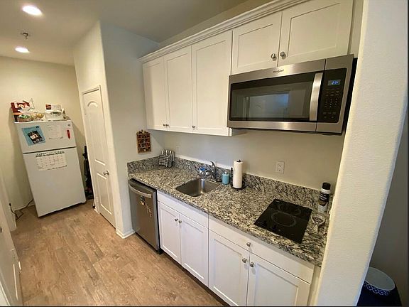 4th image of 24470 Montgomery Way #B