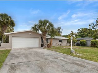 595 Lois Ln, Belleair Bluffs, FL 33770
