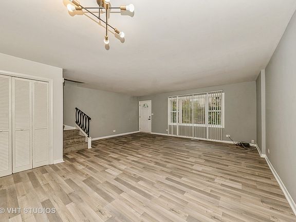 2nd image of 1634 W Morse Ave Unit E