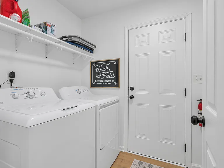 213 Landwood Ave — Photo 15