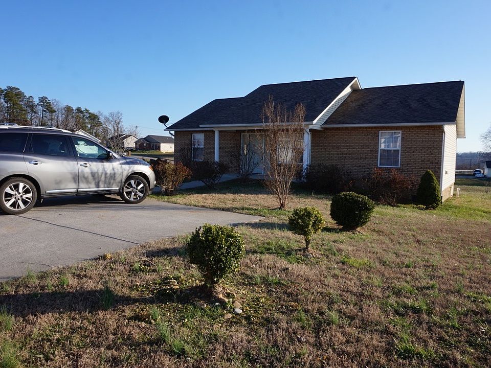 1st image of 916 Red Oak Ln