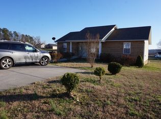 916 Red Oak Ln, Dandridge, TN 37725