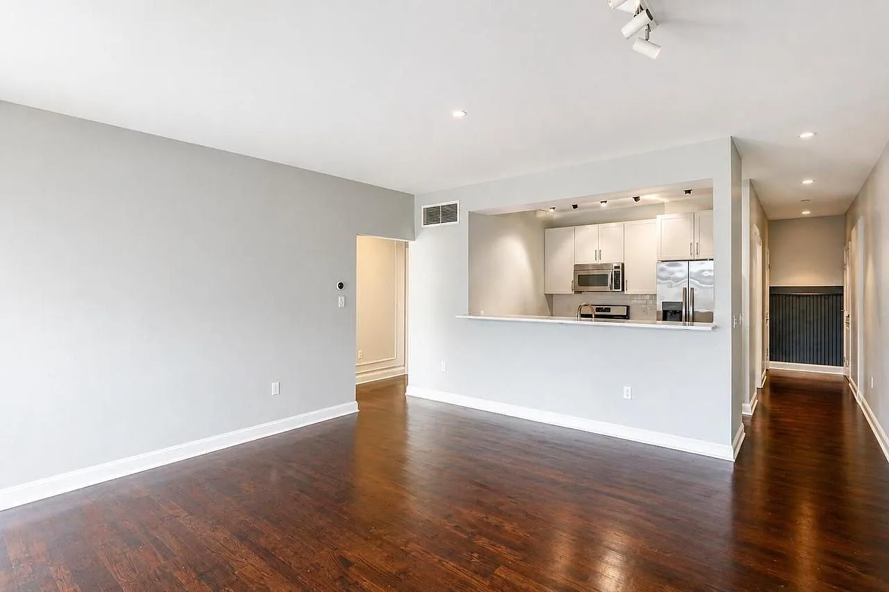 2 bed, 2.0 bath, 1269 sqft, $2,395 — Photo 3
