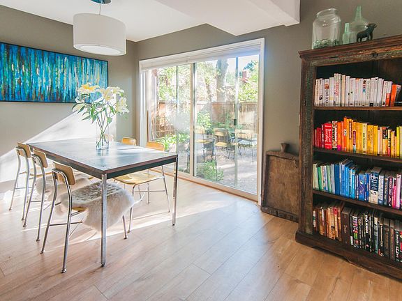 Living area/ dining