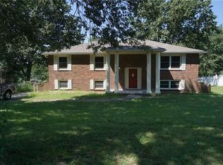 1814 N Redwood Dr, Independence, MO 64058