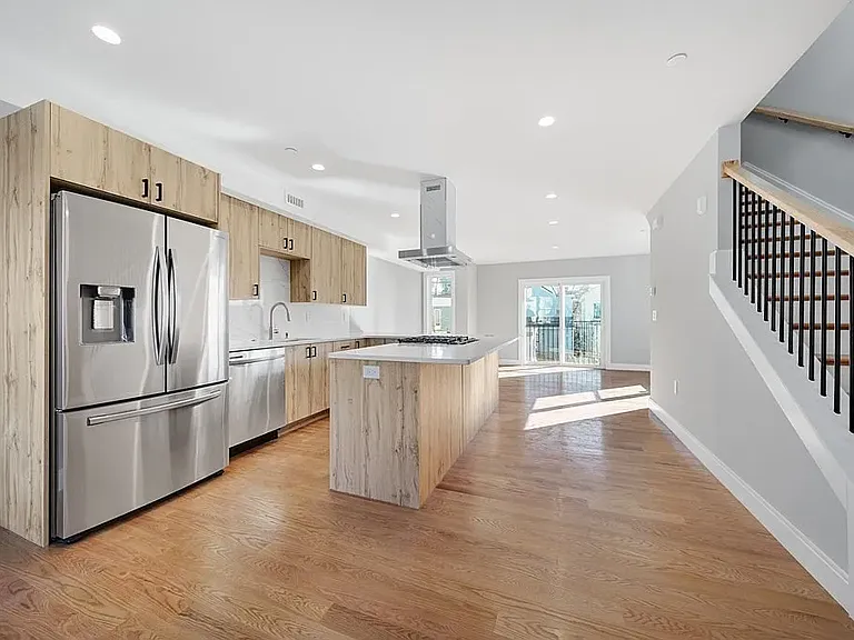 86 Blossom St #2 — Photo 20