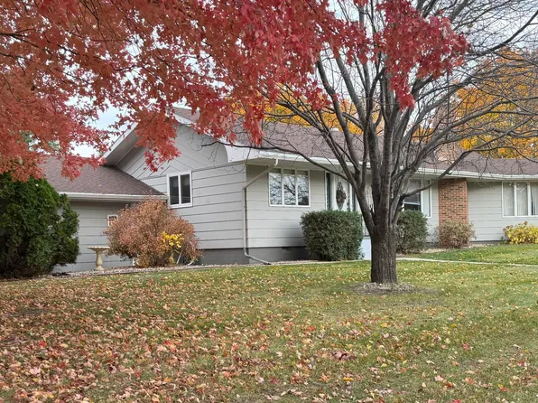 215 12th Ave NE, Watertown, SD 57201