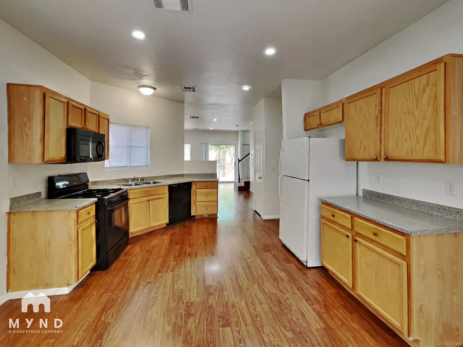 3 bed, 2.5 bath, 1405 sqft, $1,690 — Photo 4