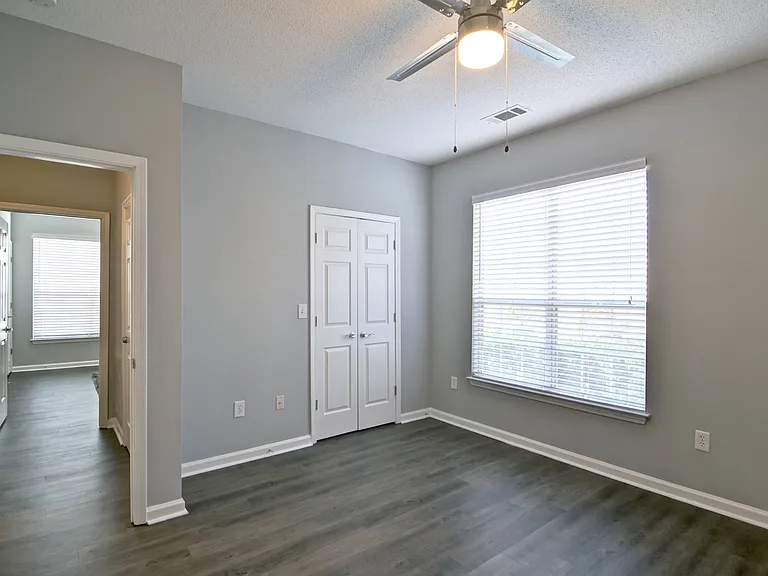 Park Creek Apartments — Photo 25