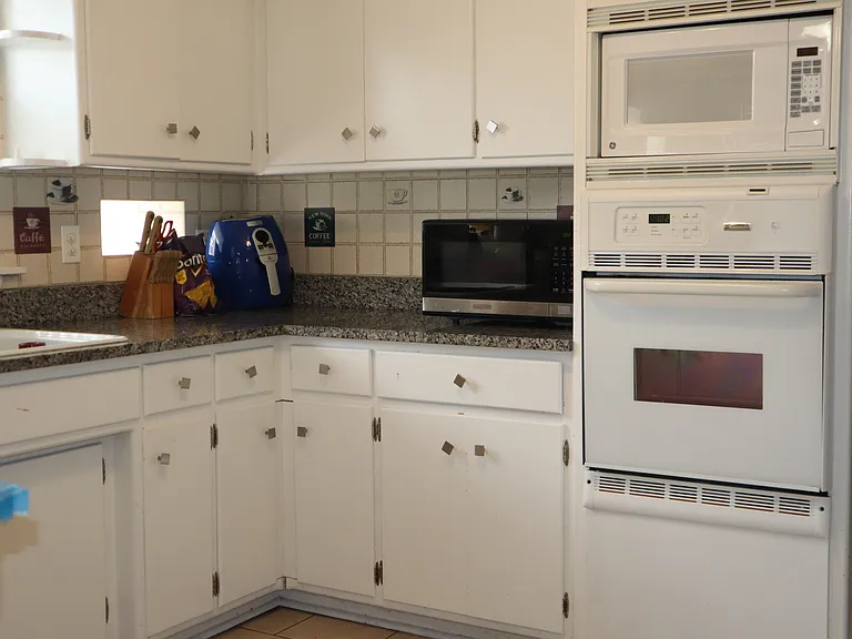 9647 S Sacramento Ave — Photo 7