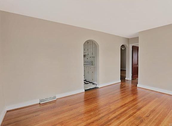 5th image of 4907 Bassett Ave