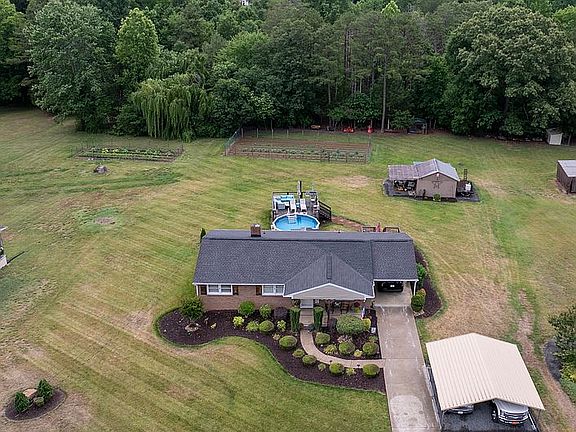 2nd image of 317 Meadowood Ln