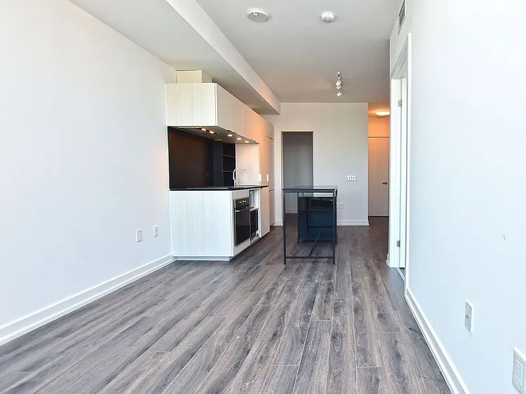 77 Shuter St #Penthouse 08 — Photo 3