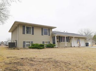3309 Hillcrest Dr, Burlington, IA 52601
