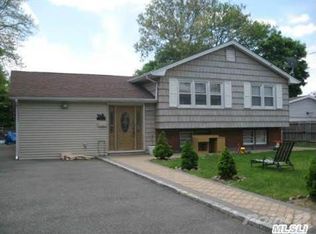 38 Hillside Rd, Deer Park, NY 11729