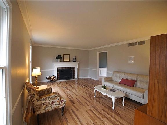 5th image of 4402 N Scenic Dr