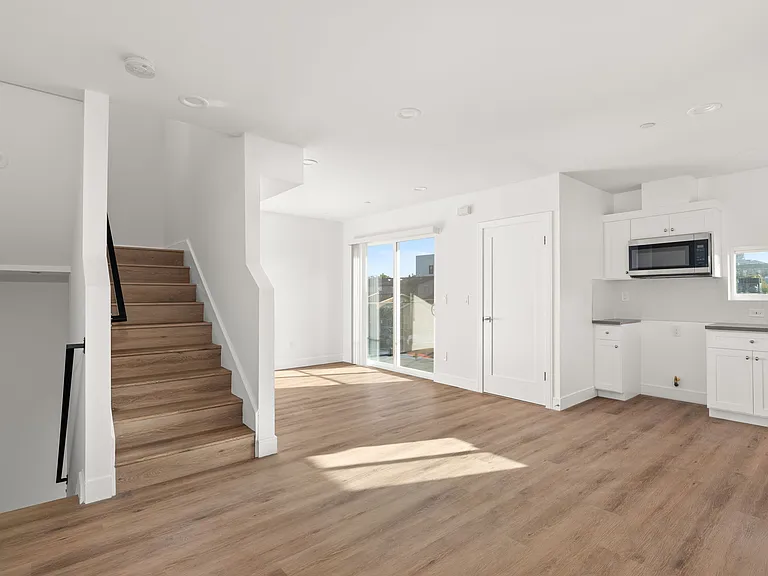 1853 S Longwood Ave #1853 — Photo 3