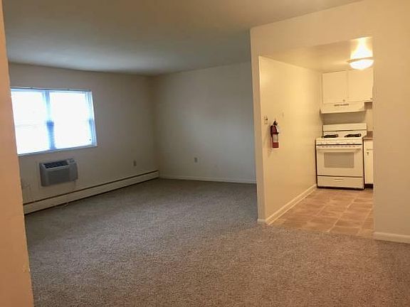 3rd image of 905 W Aaron Dr