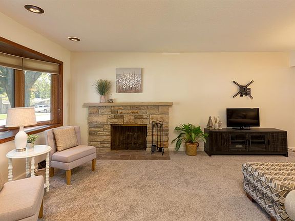 3rd image of 111 Pleasant Dr