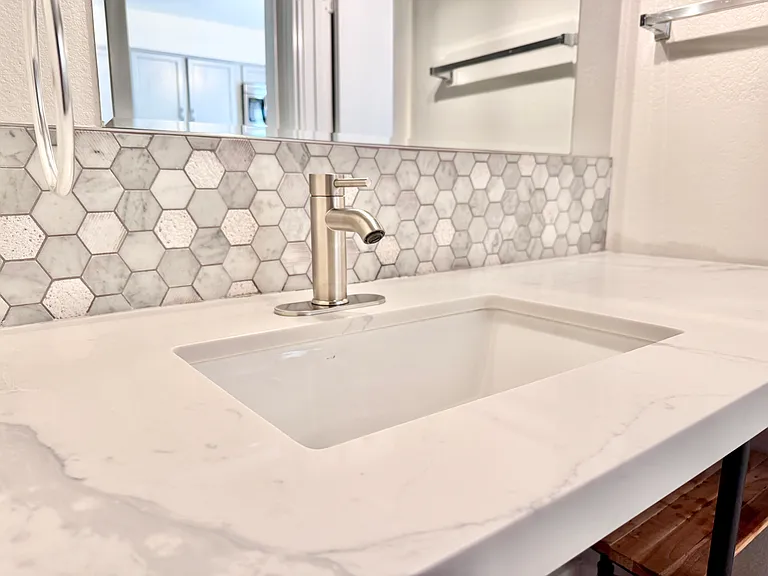 45 Lexington — Photo 21