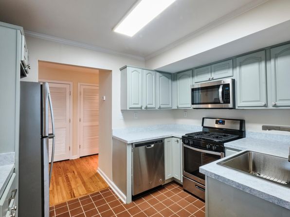 204 Bloomfield Ave APT B